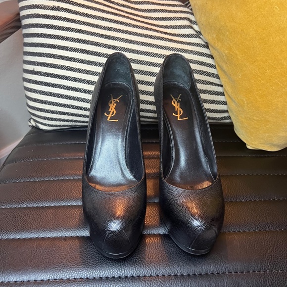 YSL Saint Laurent pebbled leather tribute two covered platform heeled pump. - Picture 3 of 7